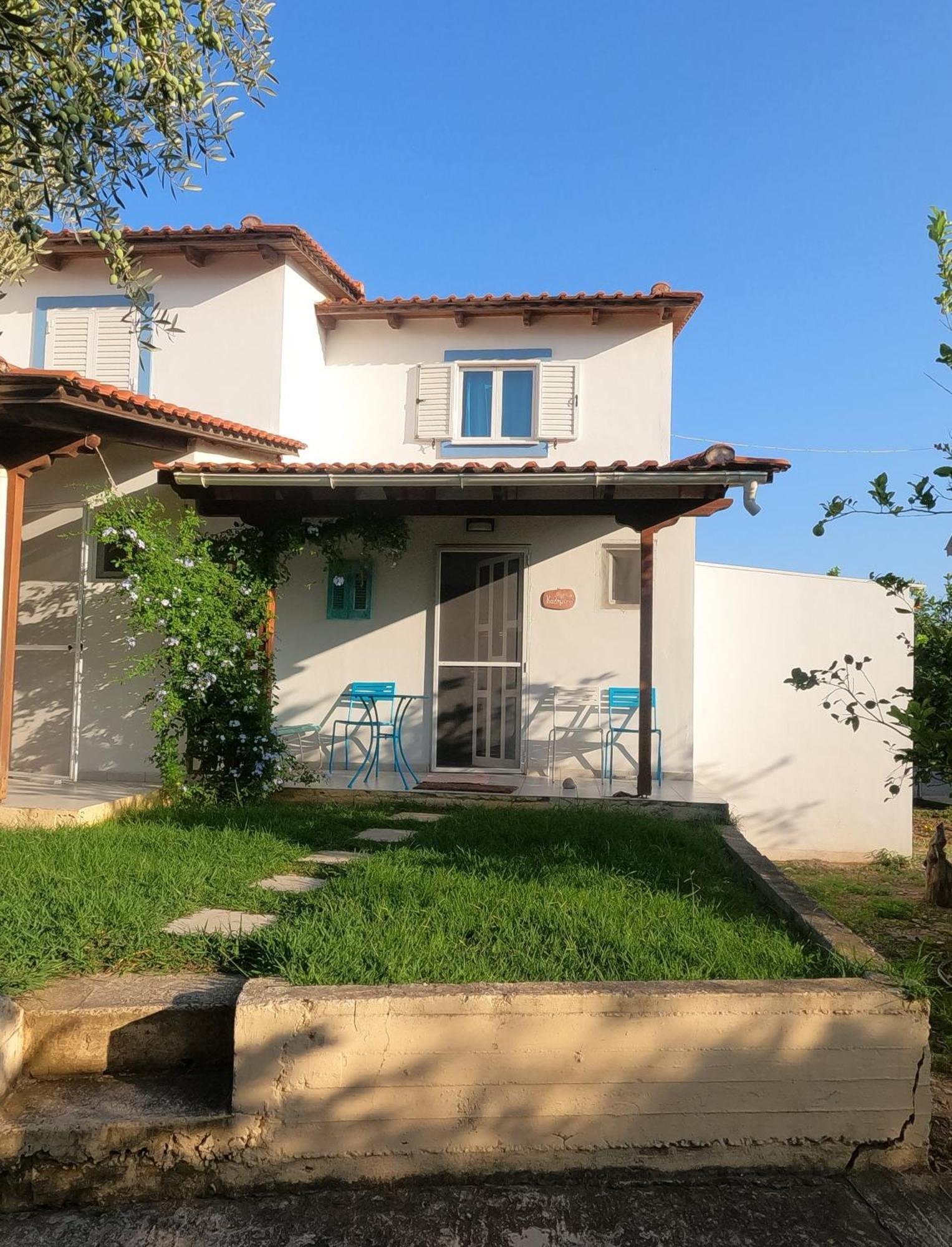 Spiti Ostria Villa Aigio Eksteriør billede